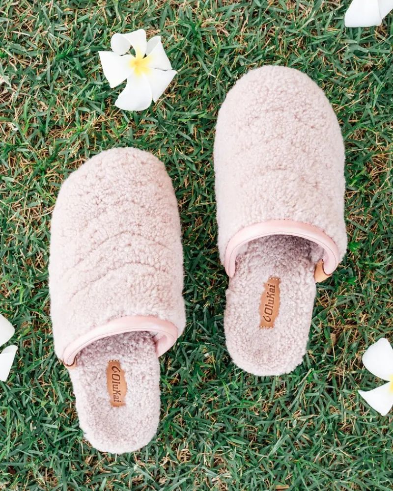 Tommy Bahama Women's OluKai® Pūpū Mua Fuzzy Slippers Pink Sea Salt